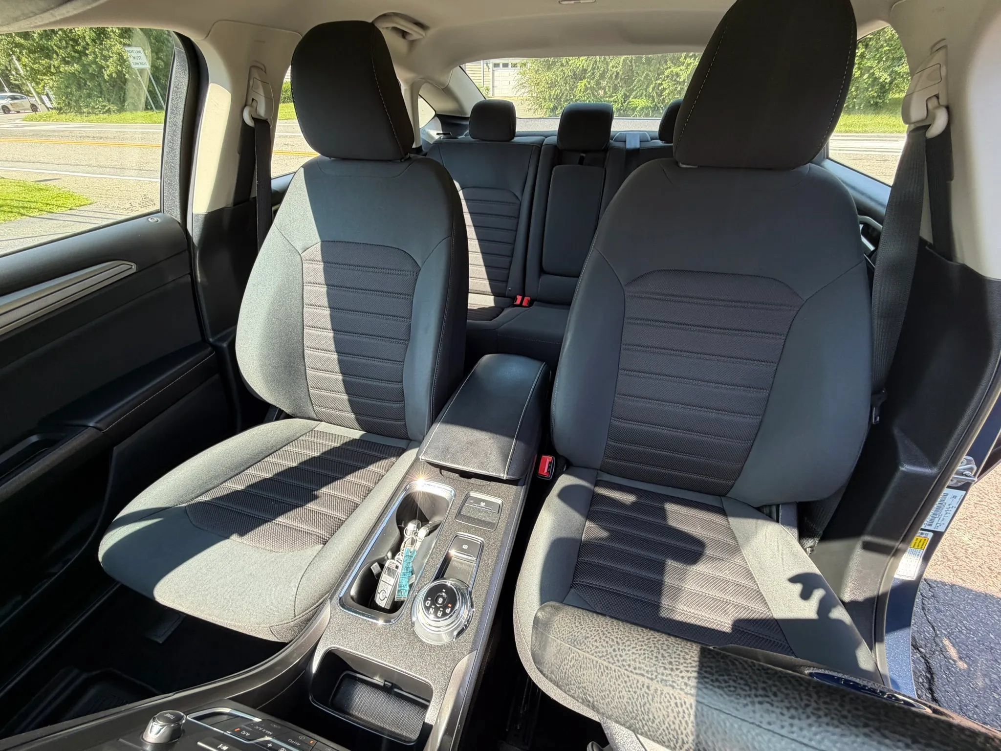 Used 2019 Ford Fusion SE FWD image 14
