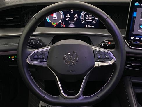Used 2026 Volkswagen Tiguan SE AWD/4WD image 15