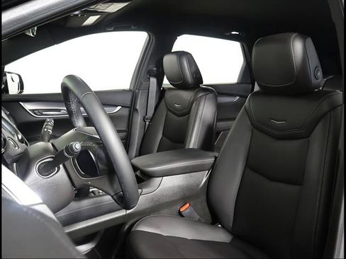 Used 2025 Cadillac XT5 Luxury FWD image 7