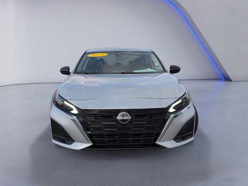 Used 2024 Nissan Altima 2.5 SV FWD image 12
