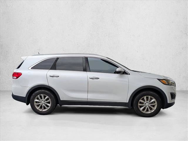 Used 2016 Kia Sorento FWD image 2