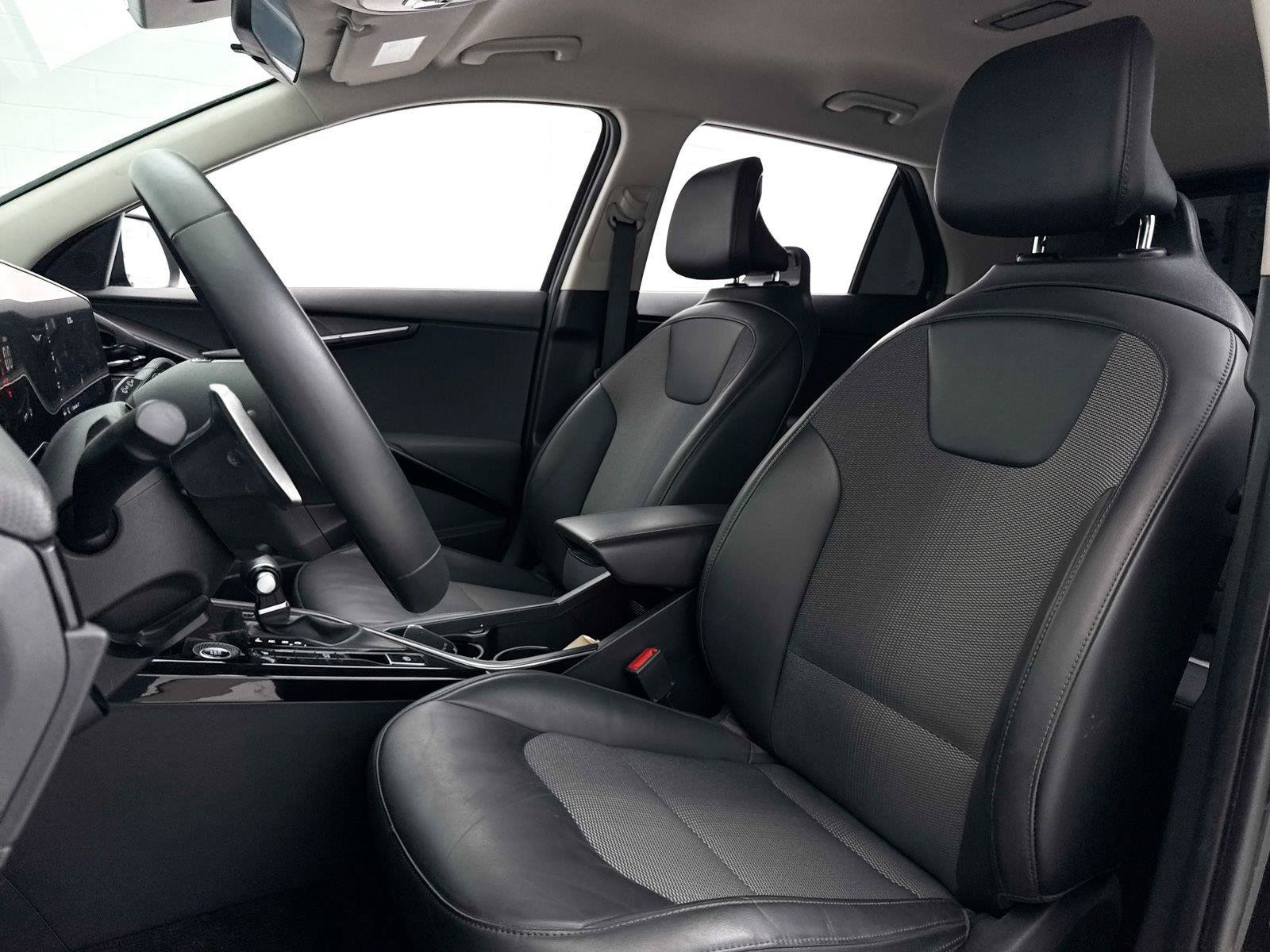 Used 2023 Kia Niro EX FWD image 19