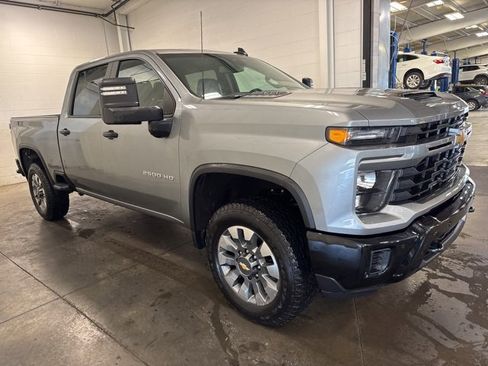 Used 2025 Chevrolet Silverado 2500 Custom w/ Custom Value Package image 3
