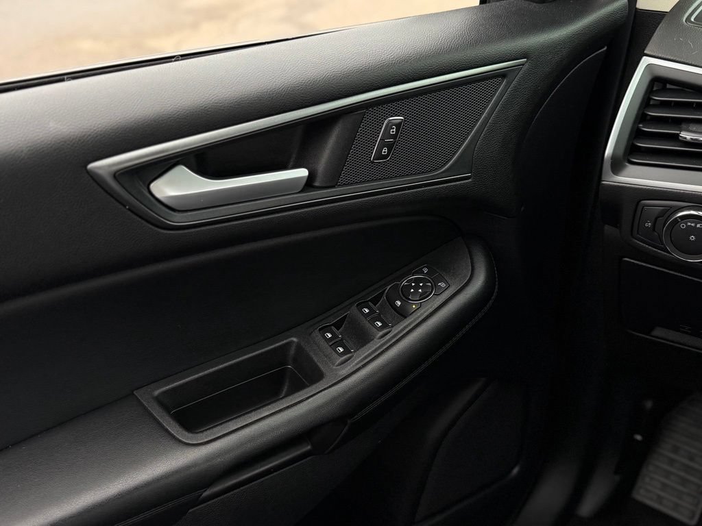 Used 2020 Ford Edge SE w/ Cargo Accessory Package FWD image 25