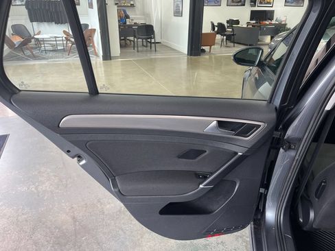 Used 2016 Volkswagen Golf S FWD image 41