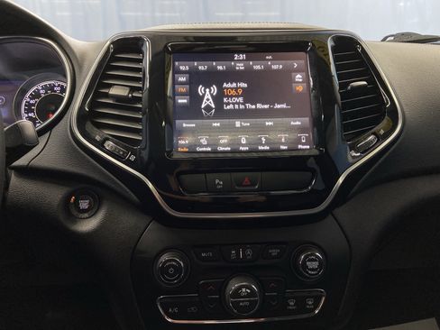 Certified 2019 Jeep Cherokee Limited image 16
