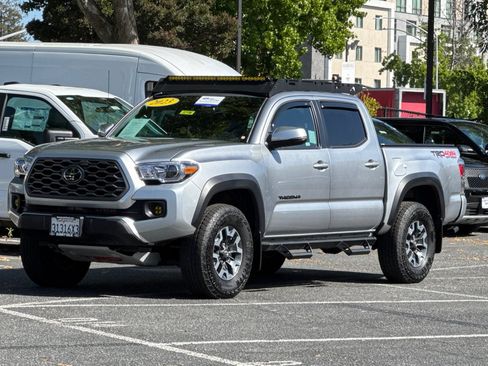 Used 2023 Toyota Tacoma TRD Off-Road w/ Technology Package AWD/4WD image 9