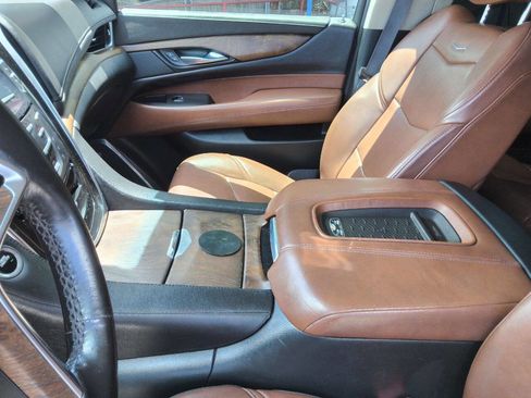 Used 2017 Cadillac Escalade ESV Premium Luxury RWD image 12
