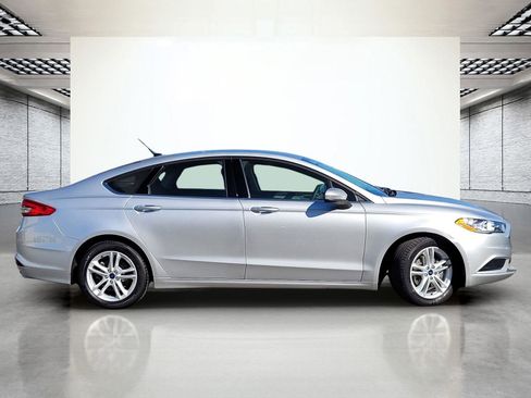 Used 2018 Ford Fusion SE w/ Fusion SE Technology Package image 6