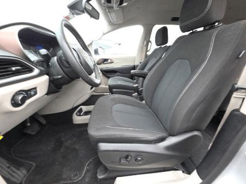 Used 2023 Chrysler Voyager LX FWD image 22