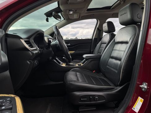 Used 2017 GMC Acadia Denali w/ Technology Package AWD/4WD image 9