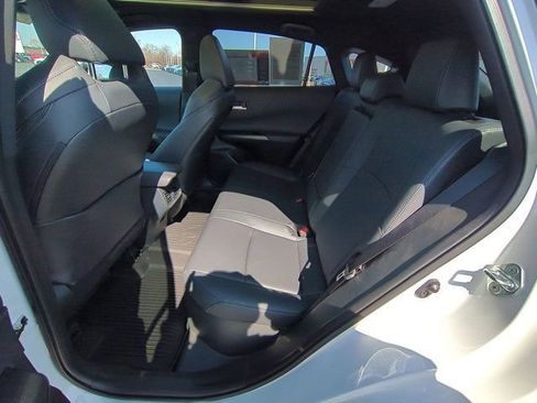 Used 2023 Toyota Venza Nightshade image 16