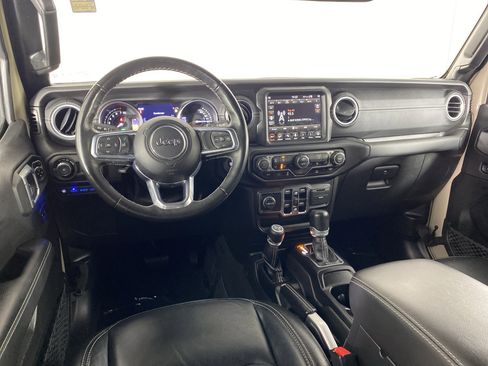 Used 2022 Jeep Wrangler Unlimited Sahara w/ Cold Weather Group image 21