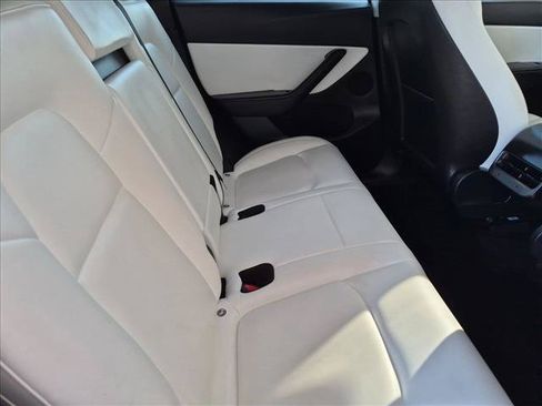 Used 2022 Tesla Model Y Long Range AWD/4WD image 22