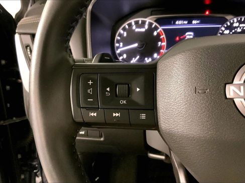 Used 2025 Nissan Rogue SV AWD/4WD image 18