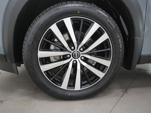 Used 2024 Nissan Pathfinder Platinum w/ Cargo Package image 27