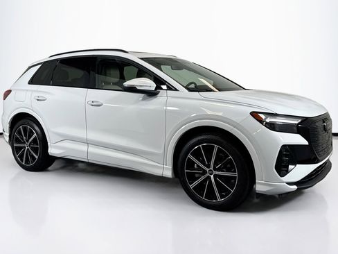 Used 2025 Audi Q4 e-tron Premium Plus image 3