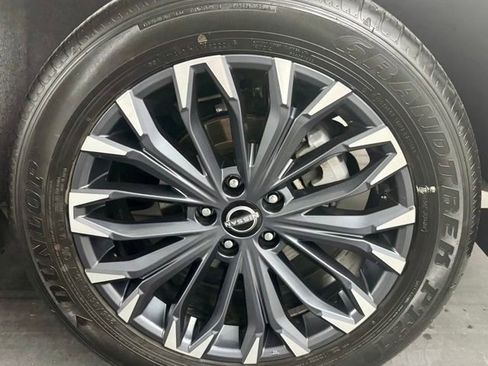 Used 2024 Nissan Rogue Platinum w/ Platinum Premium Package FWD image 11