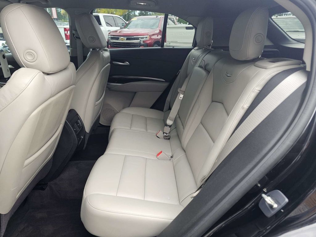 Used 2023 Cadillac XT4 Premium Luxury FWD image 15