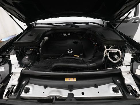 Used 2020 Mercedes-Benz GLC 300 4MATIC image 3