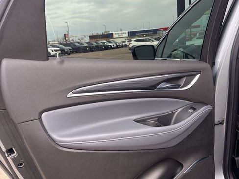 Used 2023 Buick Enclave Essence image 25