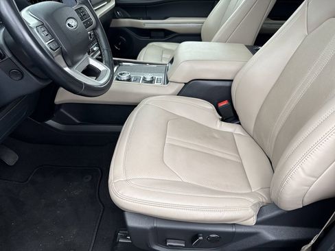 Used 2024 Ford Expedition Limited image 9