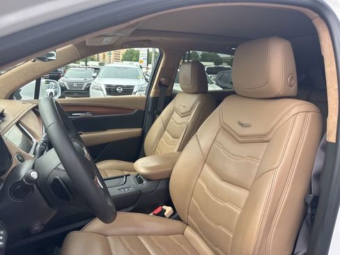 Used 2018 Cadillac XT5 Platinum w/ Driver Assist Package AWD/4WD image 14