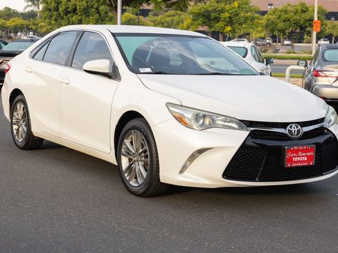 Used 2016 Toyota Camry SE FWD image 3