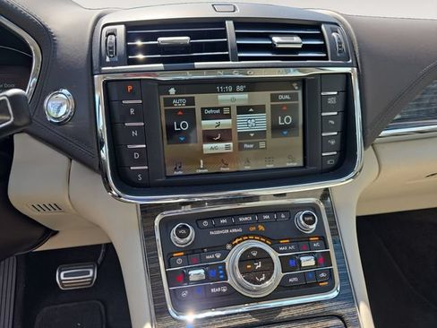 Used 2018 Lincoln Continental Black Label w/ Rear-seat Package FWD image 10