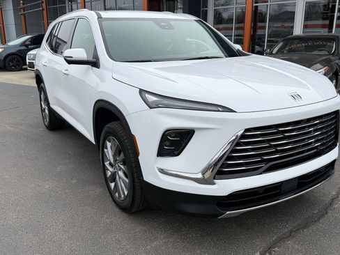 Used 2025 Buick Enclave Preferred image 11