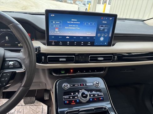 Used 2022 Lincoln Nautilus Reserve w/ Equipment Group 201A image 18