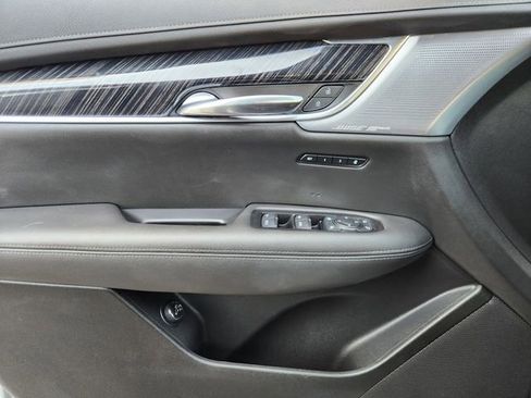 Used 2025 Cadillac XT6 Premium Luxury image 19