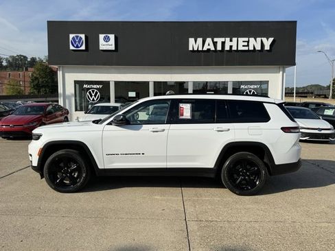 Used 2023 Jeep Grand Cherokee L Laredo image 2