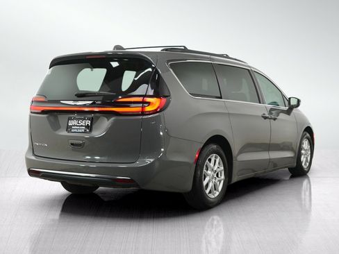 Used 2022 Chrysler Pacifica Touring-L FWD image 5