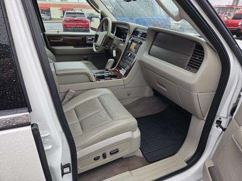 Used 2013 Lincoln Navigator 4WD w/ HD Trailer Tow Pkg image 11