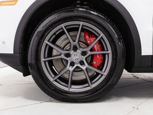 Used 2024 Porsche Cayenne S image 35
