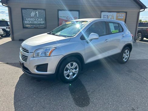 Used 2016 Chevrolet Trax LS FWD image 2