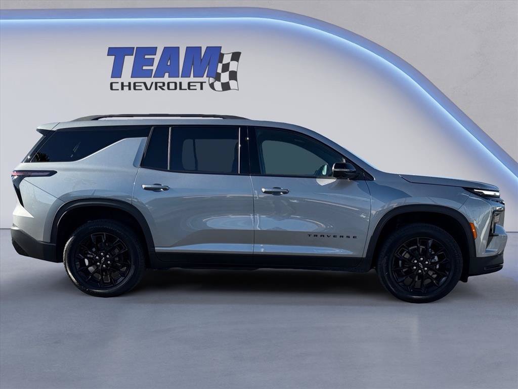 Used 2026 Chevrolet Traverse LT w/ Midnight/Sport Edition FWD image 4