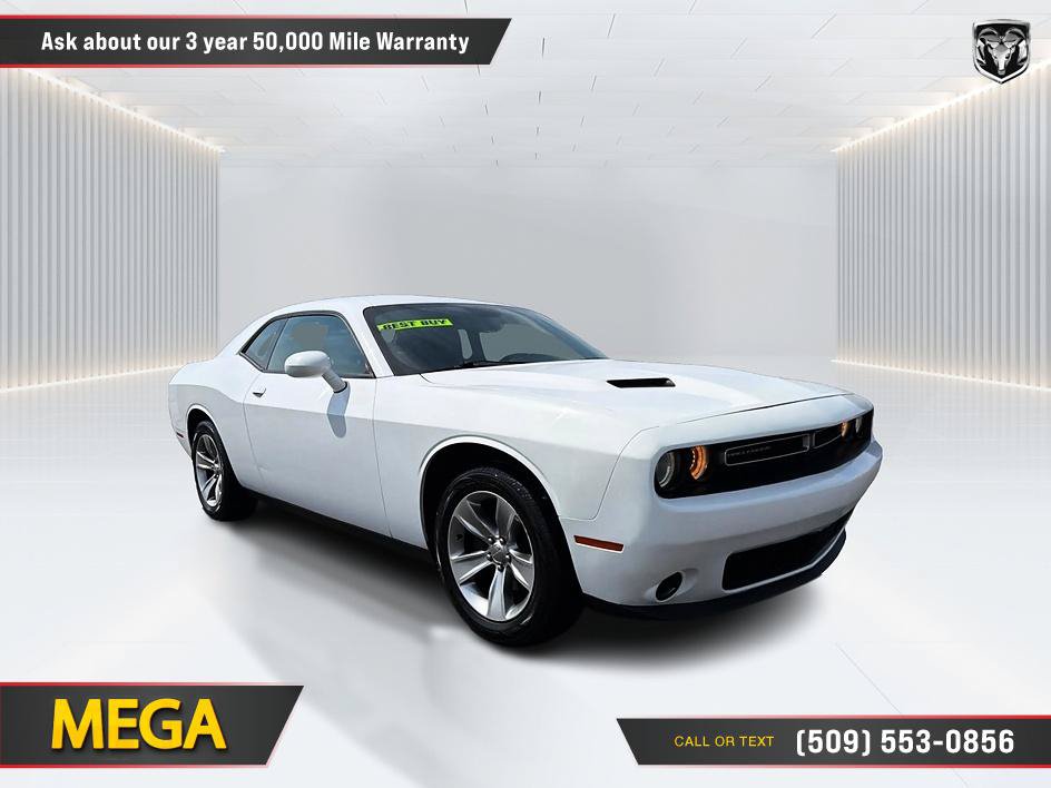 Used 2018 Dodge Challenger SXT w/ Driver Convenience Group RWD image 3