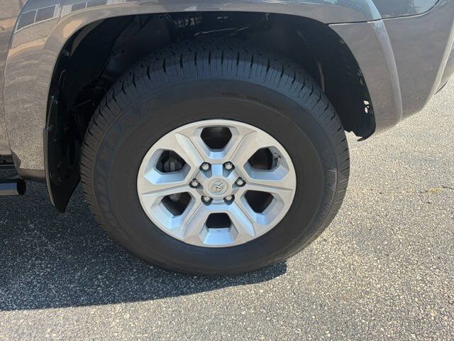 Used 2021 Toyota 4Runner SR5 AWD/4WD image 21