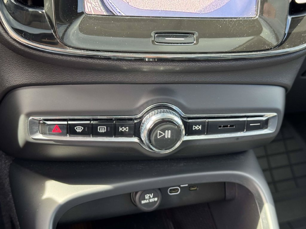 Certified 2024 Volvo XC40 B5 Plus w/ Protection Package Premier AWD/4WD image 27