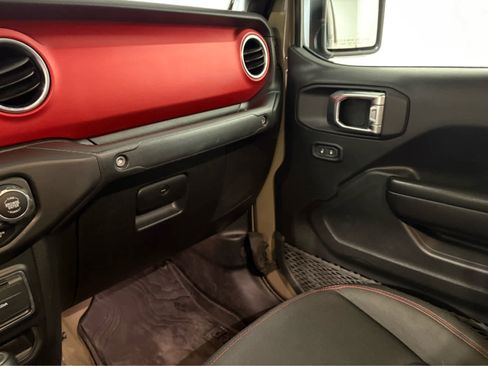 Used 2020 Jeep Gladiator Rubicon w/ Cold Weather Group image 23