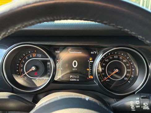 Used 2022 Jeep Wrangler Unlimited Sahara image 16