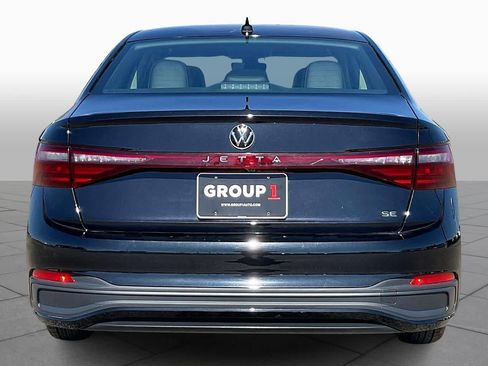 Used 2025 Volkswagen Jetta SE image 5