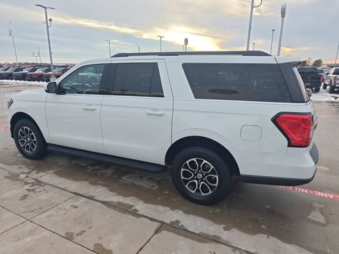 Used 2024 Ford Expedition Max XLT image 3