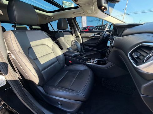 Used 2018 INFINITI QX30 Premium w/ Navigation Package AWD/4WD image 13