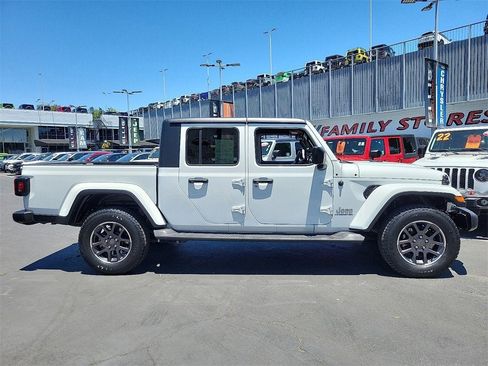 Certified 2022 Jeep Gladiator Overland w/ Trailer Tow Package image 29