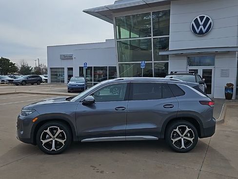 New 2026 Volkswagen Tiguan SE image 8