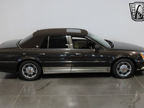 Used 2008 Cadillac DTS Performance w/ Platinum Edition image 8