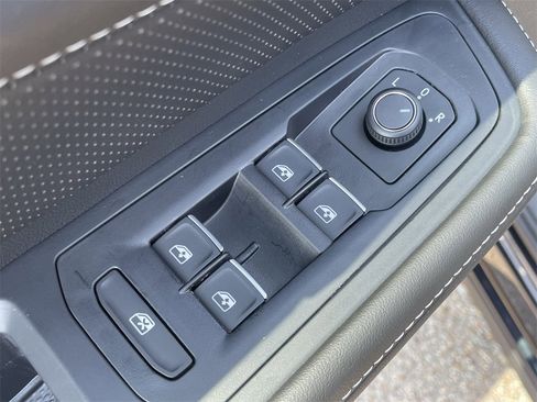 New 2026 Volkswagen Atlas SE image 11